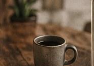 A cup on the Contraluz counter.